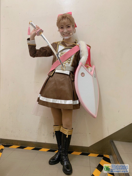 File:Sakura Yanagi Cast Revue.jpg