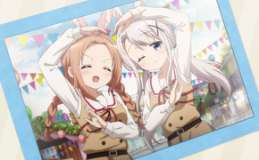 高中時與心愛的母親身著校服的合影，左側佩戴與智乃一樣的X形髮夾